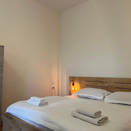 Cane Apartment Emerald Tirana Bagian luar foto