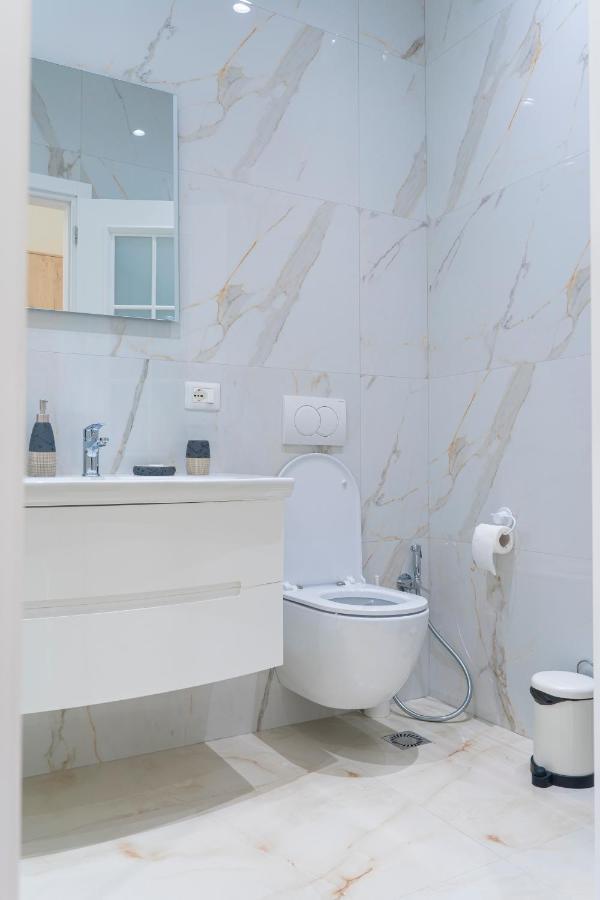 Cane Apartment Emerald Tirana Bagian luar foto