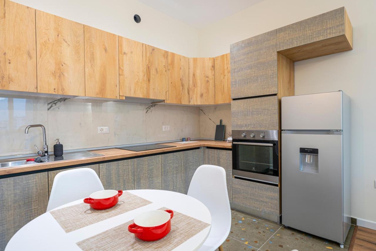 Cane Apartment Emerald Tirana Bagian luar foto