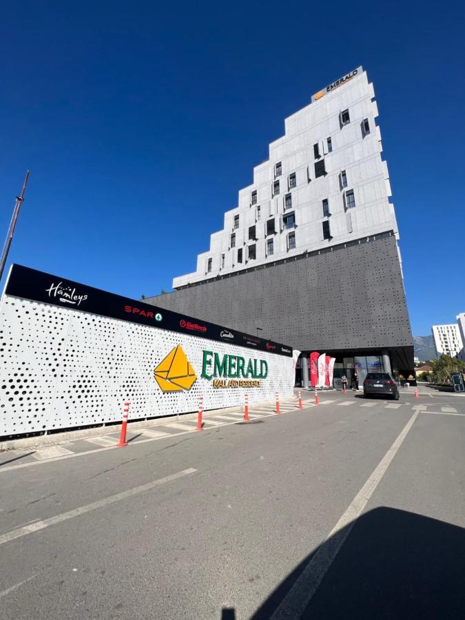 Cane Apartment Emerald Tirana Bagian luar foto