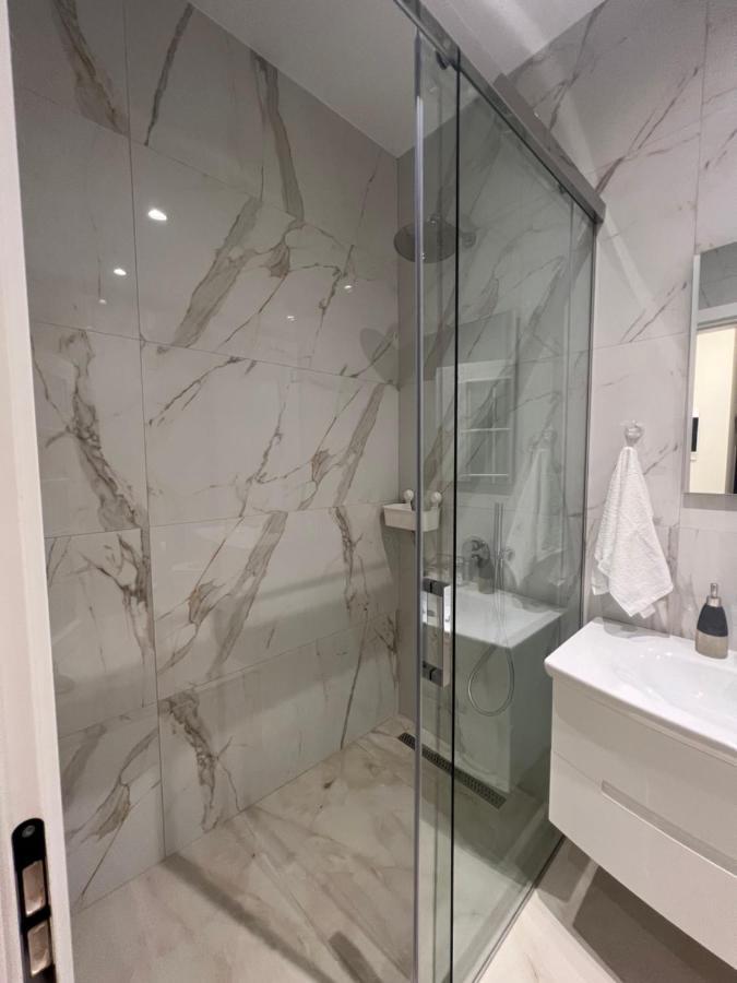 Cane Apartment Emerald Tirana Bagian luar foto