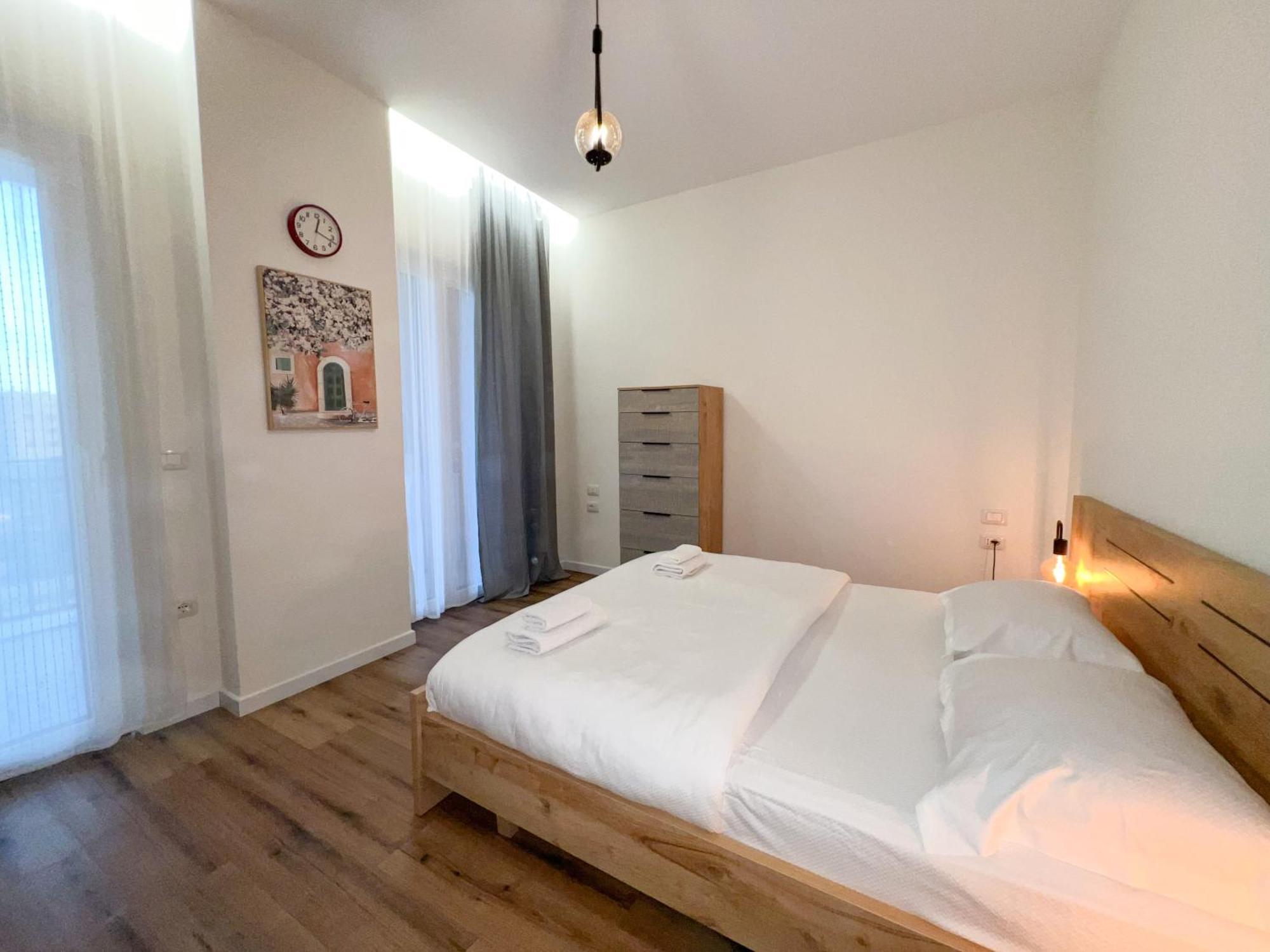 Cane Apartment Emerald Tirana Bagian luar foto