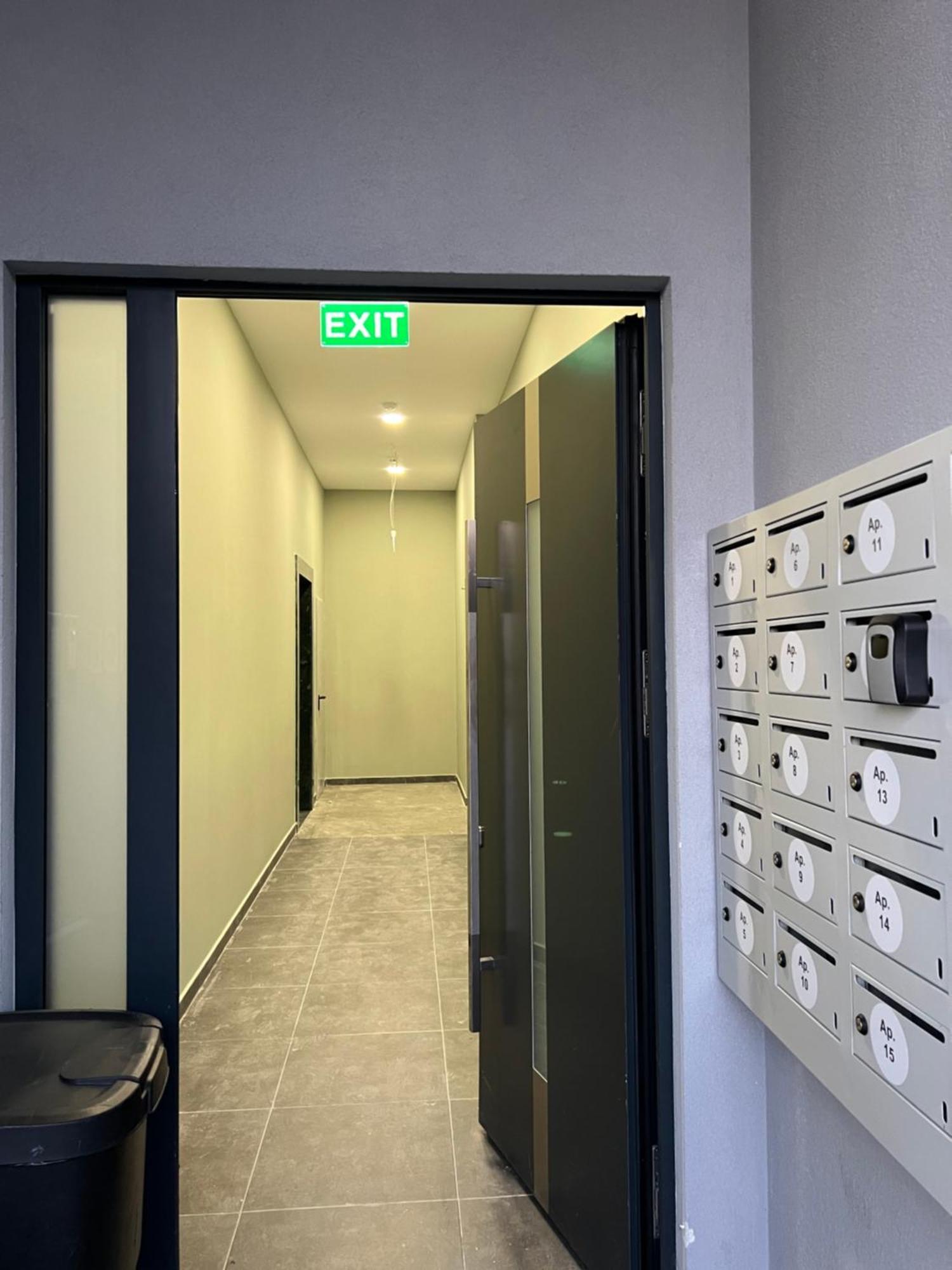 Cane Apartment Emerald Tirana Bagian luar foto