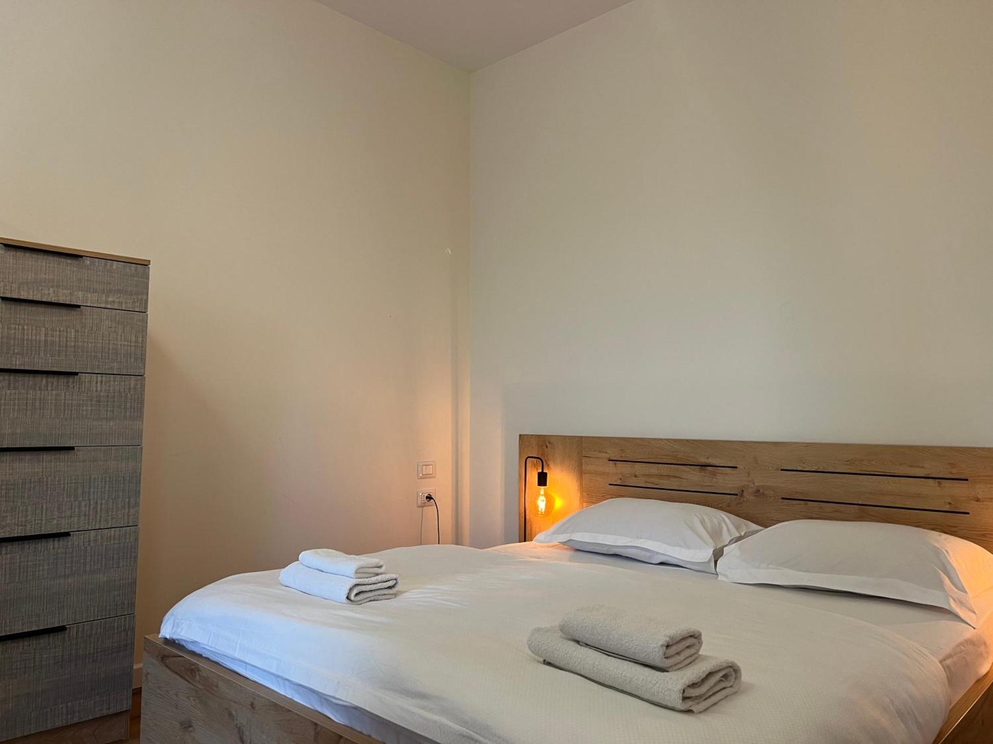 Cane Apartment Emerald Tirana Bagian luar foto